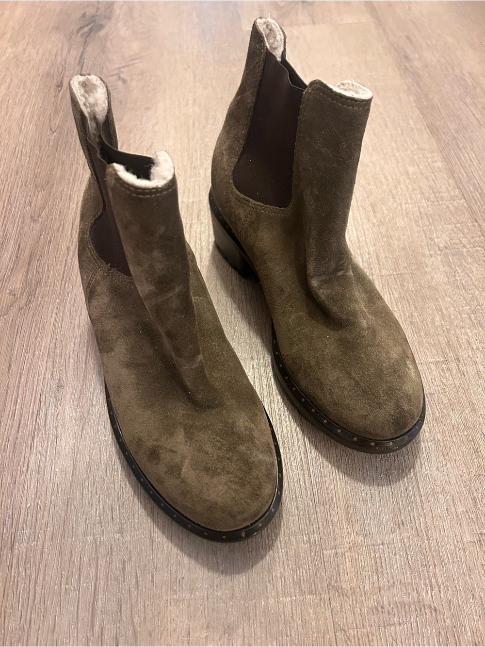 UGG Collection Chelsea Ankle Boots Womens Olive Green Lug Sole Block Heel Size 6